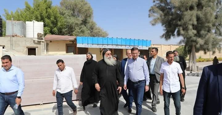 وزير الزراعة يتفقد المزارع والمشروعات الإنتاجية بدير مارمينا بالإسكندرية