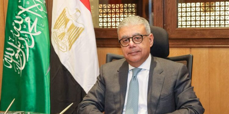 السفارة المصرية تنهي أزمة العمال المتضررين في السعودية