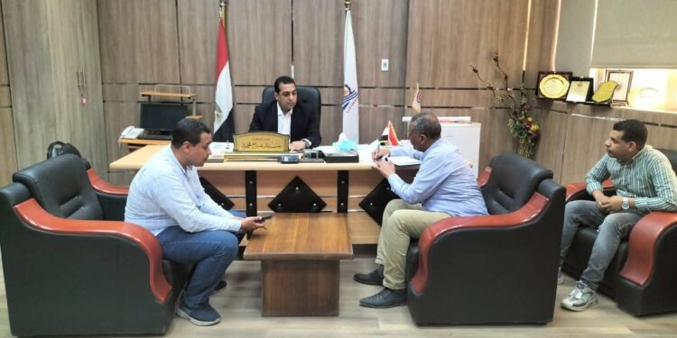 نائب محافظ قنا يتفقد المركز التكنولوجي بأبو تشت ويتابع إجراءات تقنين الأراضي وتحسين خدمات مياه الشرب