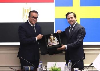 وزير الصحة يبحث مع وزير التجارة السويدي فرص الاستثمار الصحي دعم الجرحى الفلسطينيين