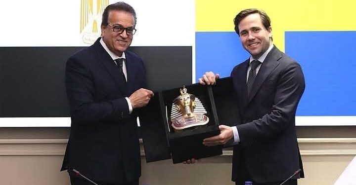 وزير الصحة يبحث مع وزير التجارة السويدي فرص الاستثمار الصحي دعم الجرحى الفلسطينيين