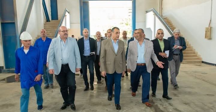 وزير الدولة للإنتاج الحربي يتفقد خطوط الإنتاج ومراحل التصنيع بشركة حلوان للصناعات غير الحديدية