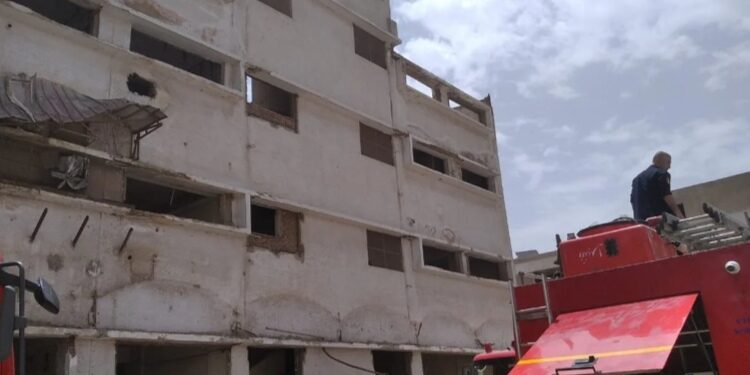 إندلاع حريق أعلى سطح شركة أدوية بجوار مستشفي معهد ناصر