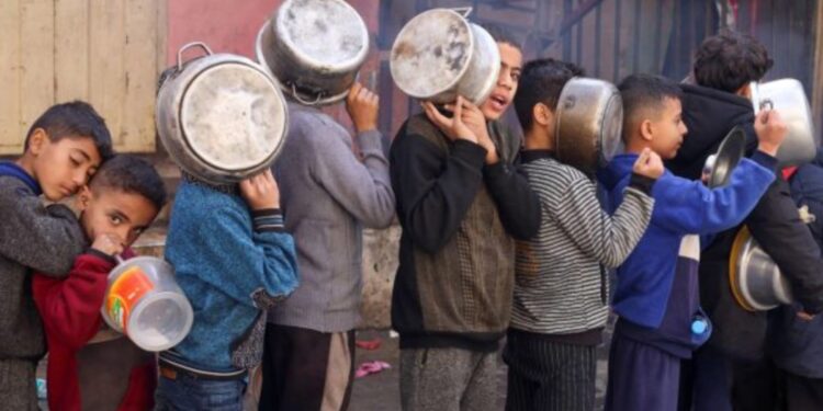 تزايد عمليات نهب مخازن المواد الغذائية بقطاع غزه