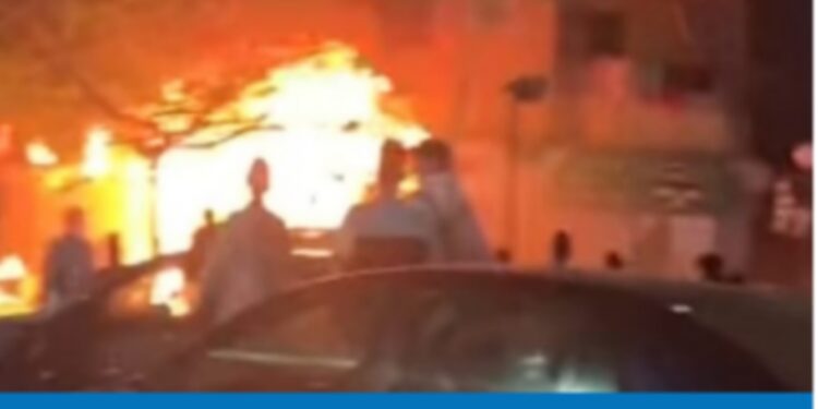 عاجل نشوب حريق بالحي الرابع المقطم بمحل إكسسوارات 