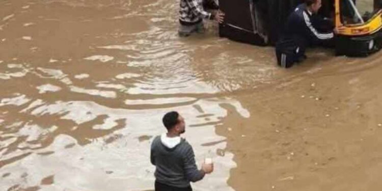 المنوفية تغرق في الأمطار.. والسيول تفضح البنية التحتية