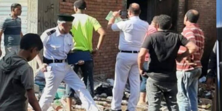 الجندي يتابع حادث انفجار مخزن الخرده بعزبه فارس التابعة للوحده المحليه لقرية كفر الأطرش بشربين