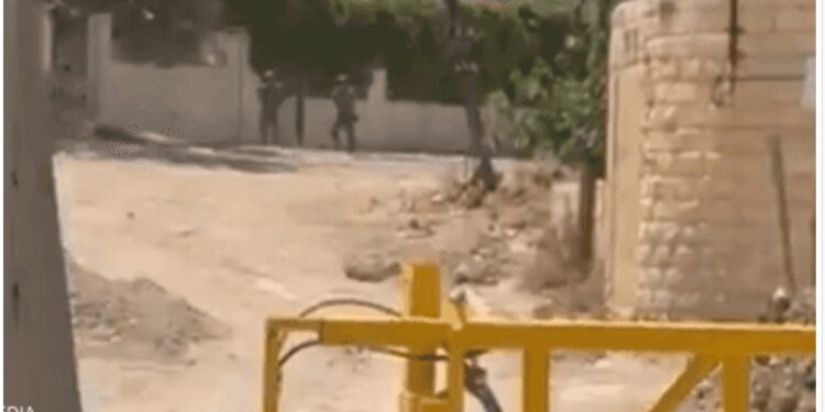 قوات الإحتلال الإسرائيلي تطلق النار عاى وفد دبلوماسي  عند المدخل الشرقي لمخيم جنين