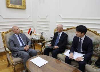 محافظ القاهرة يلتقى بالسفير فوميو إيواى سفير اليابان بالقاهرة بمكتبه بديوان عام المحافظة