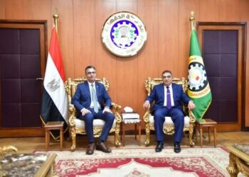 محافظ الدقهلية يستقبل وزير التموين بمكتبه في مستهل زيارته لعدد من المشروعات