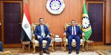 محافظ الدقهلية يستقبل وزير التموين بمكتبه في مستهل زيارته لعدد من المشروعات