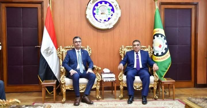 محافظ الدقهلية يستقبل وزير التموين بمكتبه في مستهل زيارته لعدد من المشروعات
