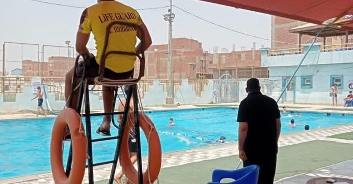 الشباب والرياضة بالجيزة تتابع عوامل الأمن والسلامة الخاصة بحمامات السباحة بنادي العياط، 6 أكتوبر الرياضي