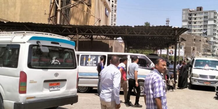 مرور مكثف على مواقف طهطا في ثاني أيام العيد