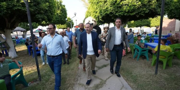 محافظ أسيوط يشارك المواطنين احتفالات عيد الأضحى ويؤكد: نسعى لإسعادهم وتعزيز الانتماء