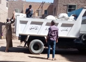 تواصل جهود نظافة القرى والنجوع بطهطا لرفع المخلفات والتراكمات