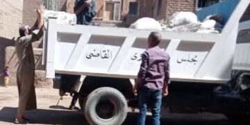 تواصل جهود نظافة القرى والنجوع بطهطا لرفع المخلفات والتراكمات