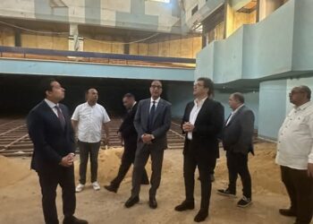 وزير الثقافة ومحافظ الفيوم يتفقدا قصر ثقافة المحافظه للوقوف على مراحل تنفيذ مشروع التطوير