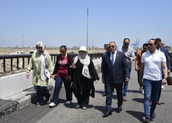 محافظ بورسعيد يناقش ميدانيًا الخطوات التنفيذية في مشروع إنشاء كوبرى جديد