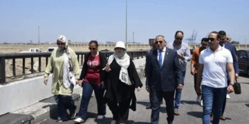 محافظ بورسعيد يناقش ميدانيًا الخطوات التنفيذية في مشروع إنشاء كوبرى جديد