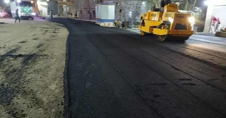 رصف ورفع كفاءة طريق السقارية بمركز أبو النمرس ضمن مشروعات الخطة الإستثمارية بالجيزة