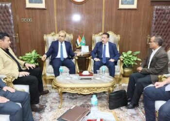 محافظ المنوفية يبحث مع وفد البيئة تعزيز التعاون في إدارة المخلفات وتدوير القمامة