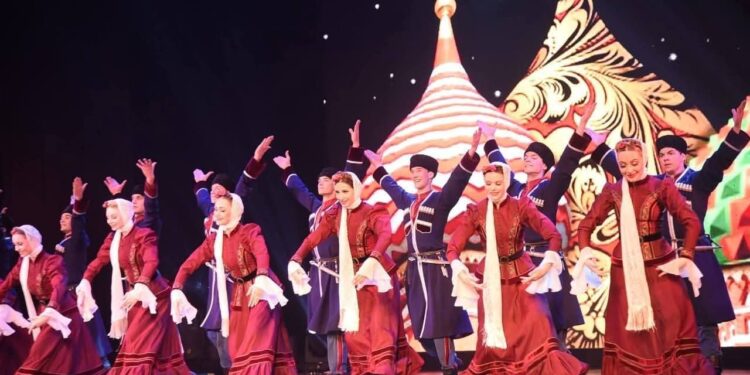 عرض خيالي لفرقة كوستروما الروسية بمشاركة مصرية