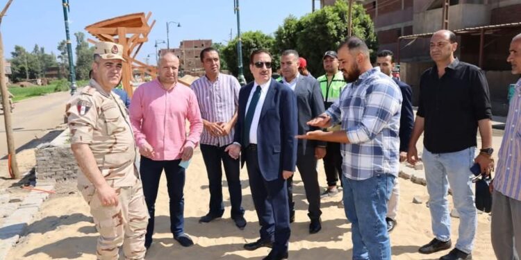 محافظ المنوفية يتفقد مدخل شبين الكوم الجديد استعدادًا لافتتاحه بالعيد القومي