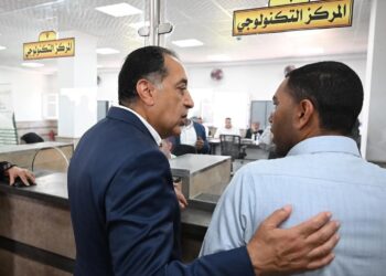 رئيس الوزراء يتفقد المركز التكنولوجي بزاوية صقر ضمن حياة كريمة