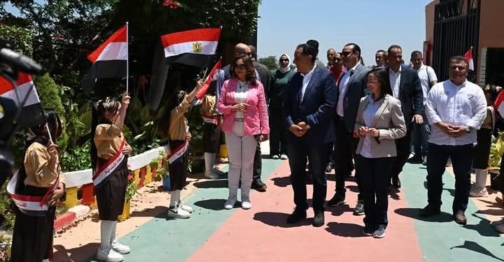 خلال زيارته للبحيرة: رئيس الوزراء يتفقد مدرسة رزق درويش الابتدائية بزاوية صقر
