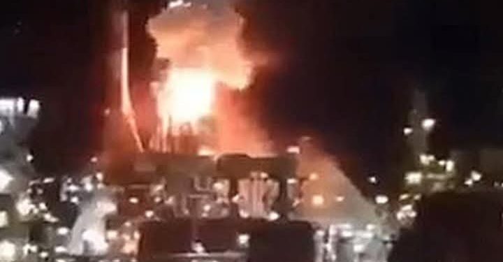 وكالة مهر الإيرانية: استهداف مصفاة نفط حيفا بهجوم صاروخي إيراني