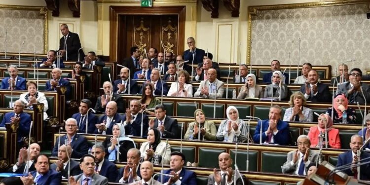 وزير الشئون النيابية يحضر جلسة النواب لمناقشة قانون ملكية الدولة في الشركات