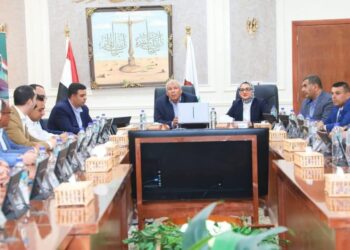 نائب محافظ قنا  في زيارة ميدانية لتفقد أول مجمع حكومي ذكي علي مستوي الجمهورية 