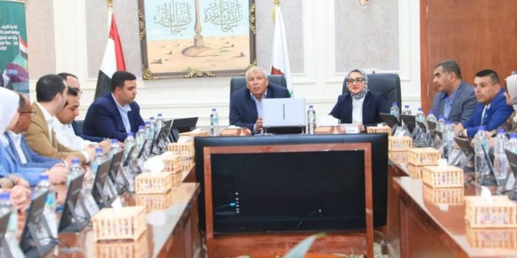 نائب محافظ قنا في زيارة ميدانية لتفقد أول مجمع حكومي ذكي علي مستوي الجمهورية