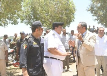 محافظ قنا يتابع عمليه انقاذ طفلة من انهيار منزلهم بدندرة ويوجه بسرعه دعم المتضررين 