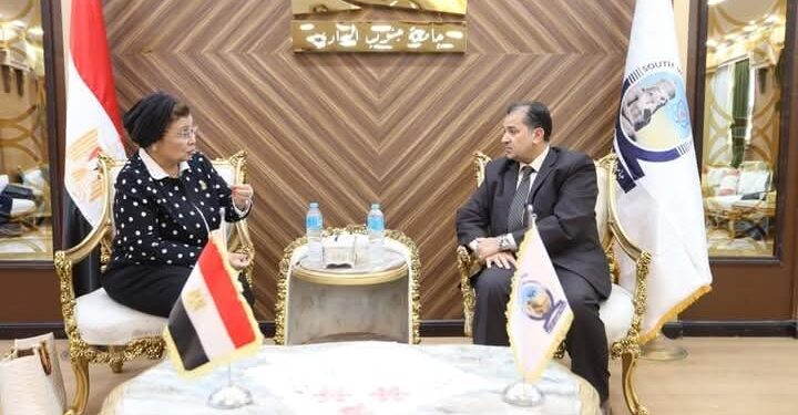 نائب وزير الصحة والسكان تلتقي رئيس جامعة جنوب الوادي لتعزيز التعاون لتحسين الخصائص السكانية