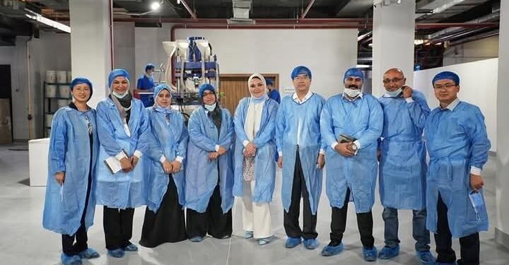 وفد الإدارة الوطنية للمنتجات الطبية الصينية لعدد من مصانع المستلزمات الطبية