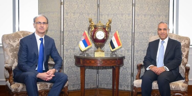 وزير الخارجية والهجرة يستقبل رئيس الوزراء الصربي