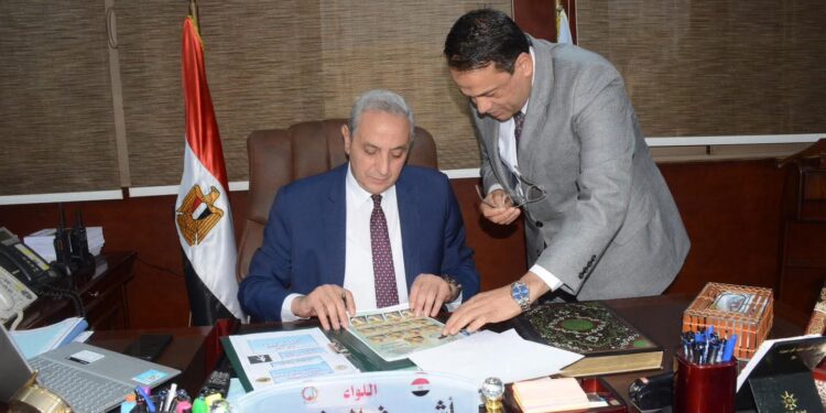 محافظ الغربية يُجري اتصالًا هاتفيًا بأوائل الشهادة الإعدادية.. ويُهنئهم وأسرهم: