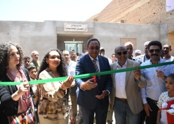 محافظ قنا يفتتح المرحلة الثامنة من سترة لتأهيل منازل الأسر بقوص