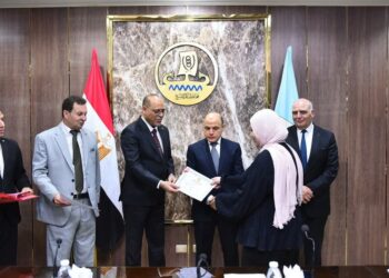 فرص عمل وتكريم مهني برعاية وزير العمل