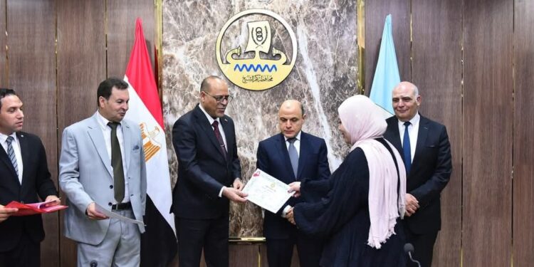 فرص عمل وتكريم مهني برعاية وزير العمل