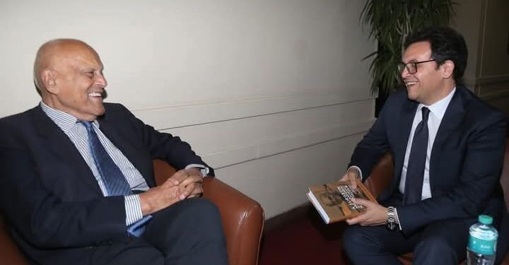 وزير الثقافة يستقبل السير مجدي يعقوب قبيل احتفالية تكريمه والإعلان عن تفاصيل تمثال “طبيب القلوب”