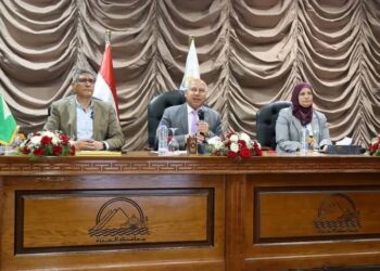 الفريق م. كامل الوزير يبحث مع محافظ الجيزة ومستثمري المنطقة الصناعية باابو رواش أبرز المشكلات والتحديات بالمنطقة وسبل حلها