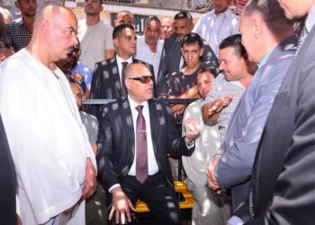 وزير العمل يتابع تجهيز أماكن انتظار آدمية لعمال التراحيل بباب الشعرية