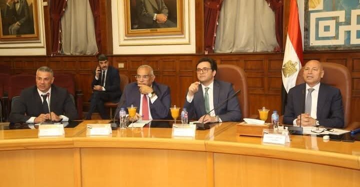 وزير الثقافة و محافظ القاهرة يبحثان كيفية استعادة مكانة العاصمة المصرية
