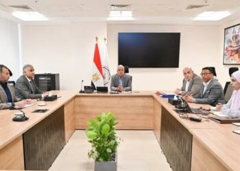 سويلم يعقد اجتماعا لمتابعه إجراءات رقمنة أعمال قطاع المياه الجوفية 