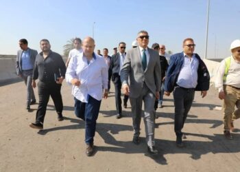 محافظ الجيزة يتفقد كوبري مزلقان أبو النمرس وطريق جسر المنوات والحوامدية 