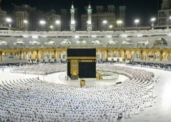 وزير السياحة والآثار يعتمد الضوابط المنظمة لتنفيذ رحلات العمرة لموسم 1447 هـ