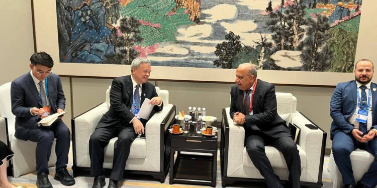 وزير الكهرباء يلتقي منظمة تطوير  الطاقة العالمية “GEIDCO “لتعزيز التعاون في مجال الطاقة المتجددة